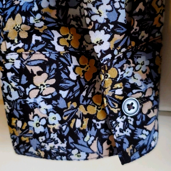 Banana Republic never worn blouse - Picture 3 of 4